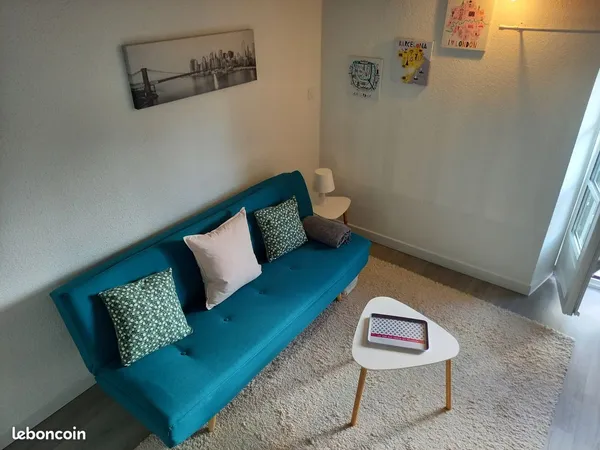 Studio meublé à l'année