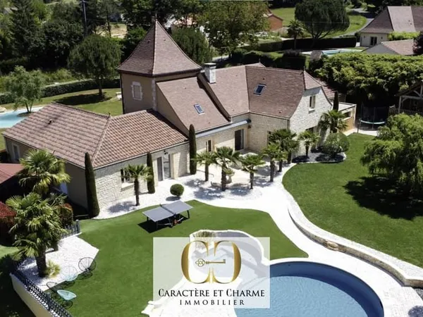 Propriété contemporaine. 316M2. Prestations haut de gamme. Piscine spa.