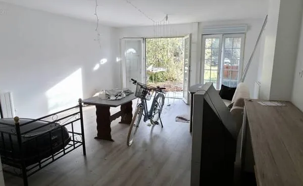 Studio 40m2 terrasse et stationnement