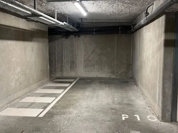 Place de parking souterrain