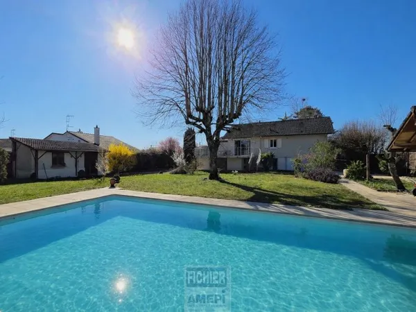MAISON T6 sur 2 Niveaux avec JARDIN et PISCINE