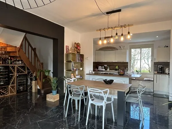MAISON 4 CHAMBRES AVEC DEPENDANCE ET JARDIN