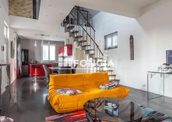 Maison de 3-4 pièces de 112m2 au sol et 68m2 superficie habitable, moderne et très bien entretenue, 