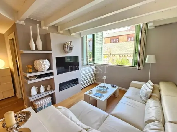 Menton • Élégant Duplex dans une Résidence Historique, en Zone Plage et Centre