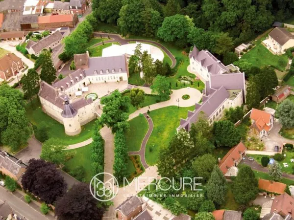 NORD - CHÂTEAU AVEC UNE CAPACITE HÔTELIÈRE IMPORTANTE