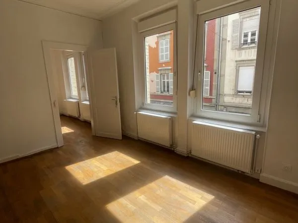 À louer - Beau T3 de 78 m² en hypercentre de Strasbourg à 150 m de la gare