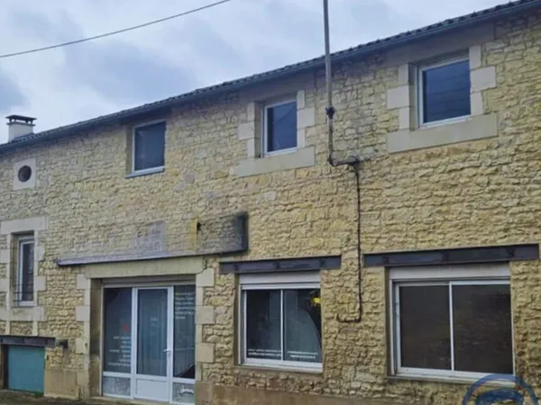 À LOUER BUREAU EN EXCELLENT ÉTAT NEUVILLE-DE-POITOU (861
