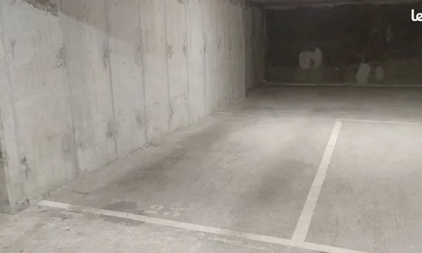 Vente 2 places de parking avenue Verdier dans résidence moderne