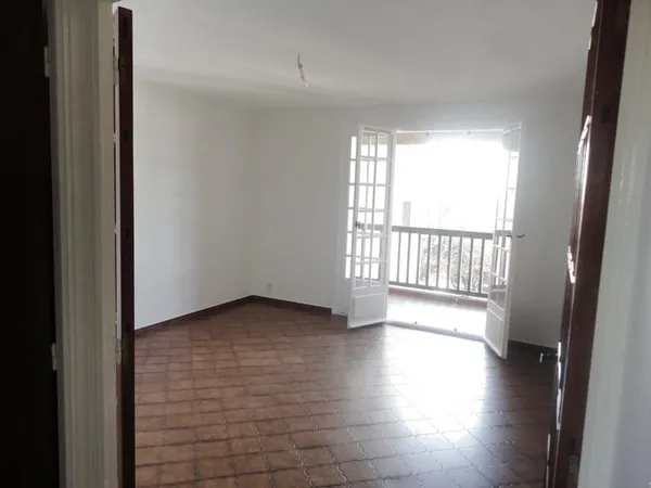 SIX FOURS LES PLAGES : LES LONES APPARTEMENT DE TYPE 2 + CAV