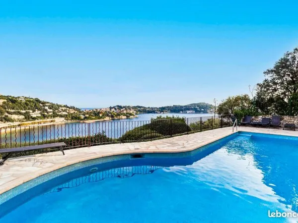 Appartement de standing à Villefranche-sur-Mer - vue mer panoramique et piscine