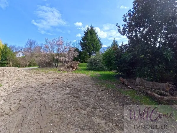 Terrain constructible 735 m²