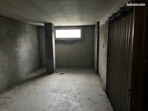 GARAGE 16m2 soupetard / côte pavée