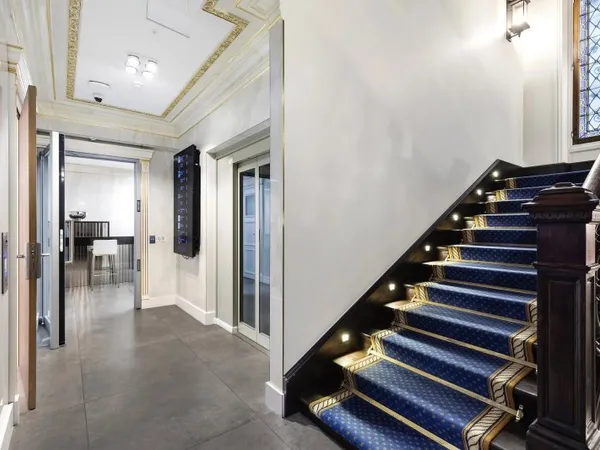 Magnifique manoir privé du 8e arrondissement aménagé en bureaux