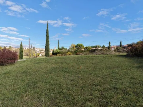 Terrain constructible 900 m²