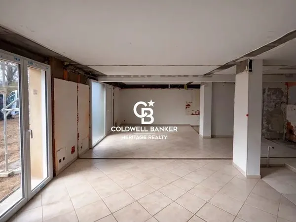 DARDILLY - Plateau à aménager de 105 m² avec terrasse