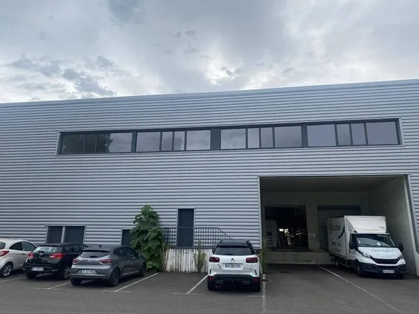Local d'activité 330 m²