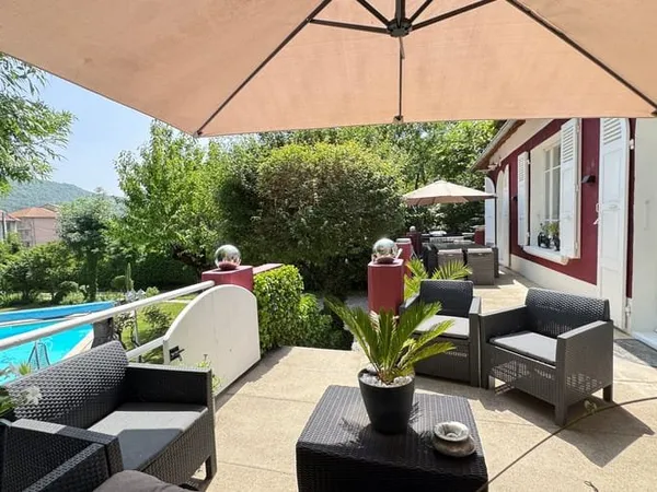 Maison 6 pièces 233 m²