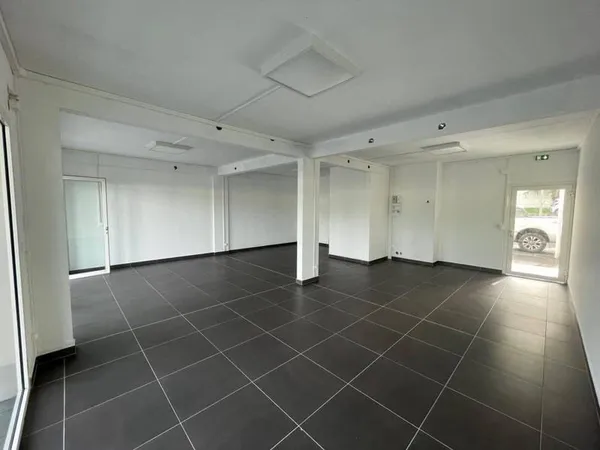 Local 61 m²