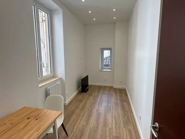 À louer - Appartement T2 meublé rénové - 35 m² - Centre Neuville-sur-Saône