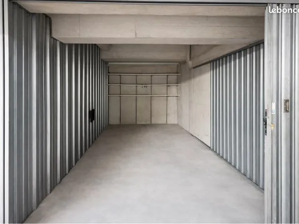 Box fermé sécurisé à louer - Sartrouville - 13 m²