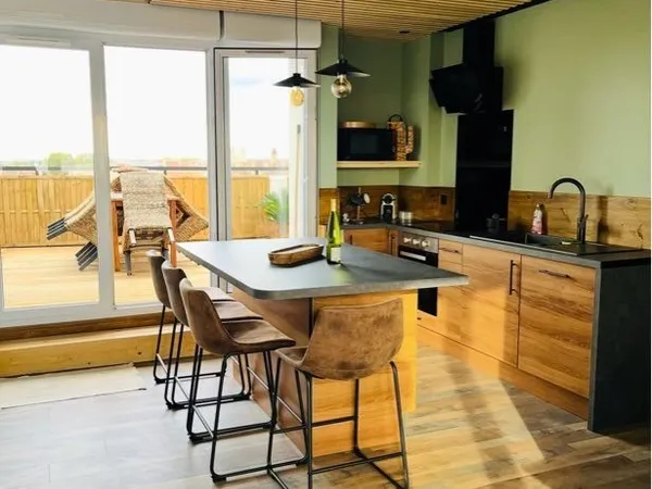 Rare T3 refait à neuf avec grande terrasse - 90 m² utiles - quartier St cosme - 5 min à pied de la g