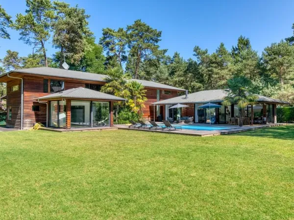 Villa 7 pièces 347 m²