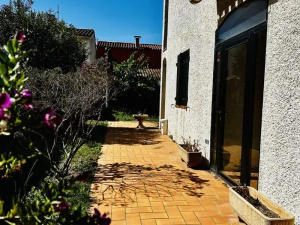 Maison familiale en 3 faces de type T6, et, garage, 66000 Pe