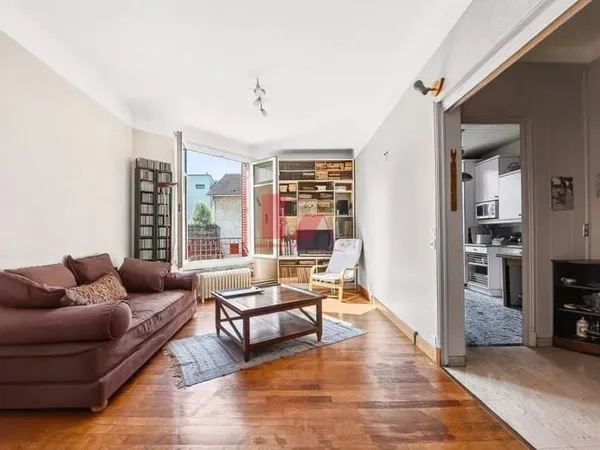 MAISON DE VILLE 86 M² - GARAGE - GRENIER