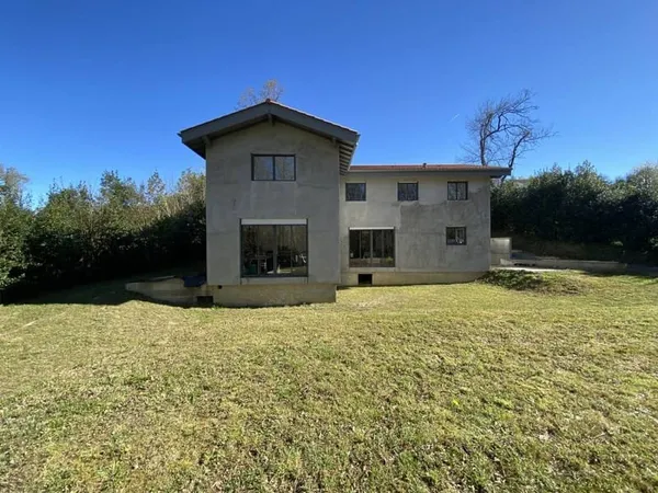 Maison 8 pièces 265 m²