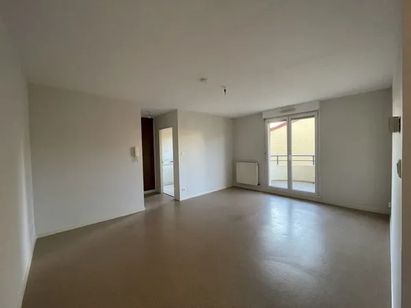 Belfort - Appartement F2 de 46 m2 terrasse garage et cave
