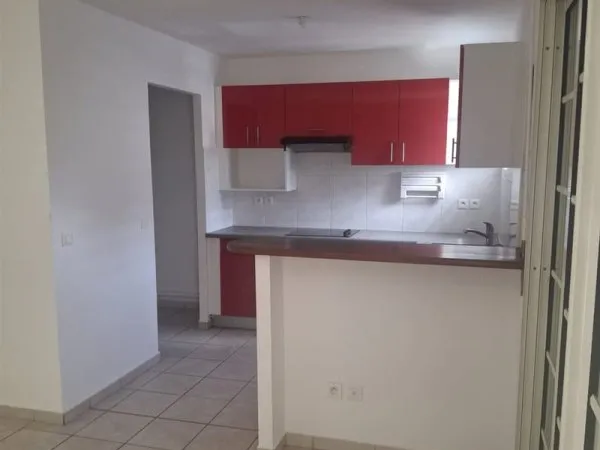 Appartement T3 Bourg de St Francois piscine