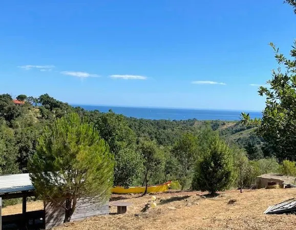 TERRAIN AVEC CASOT VUE MER