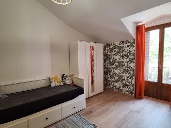 Belle chambre dans grand appartement refait à neuf