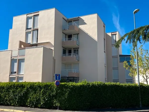 Grand T4 de 90 m² avec pièce de vie de 40 m²