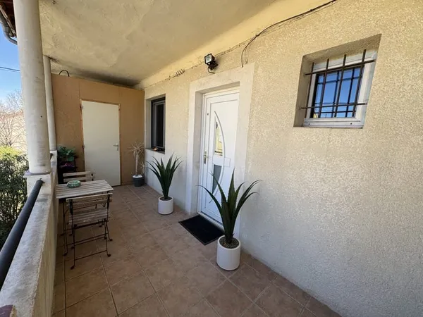 Duplex Haut de Maison 104m2, 3 chambres, clims, 2 SdE, 2 terrasses 13011