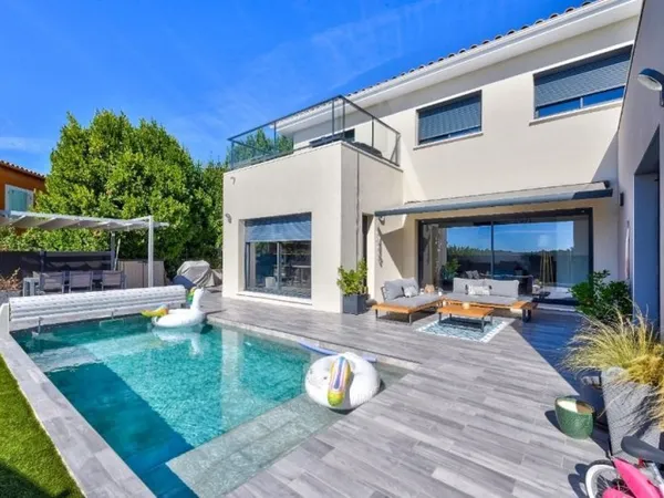 Terrain 900 m²