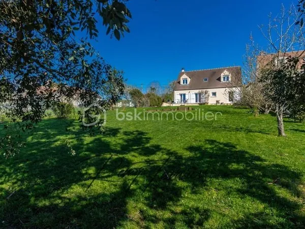 Maison Récente avec Grand Jardin