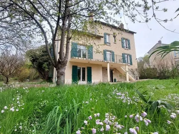 Maison 8 pièces 250 m²