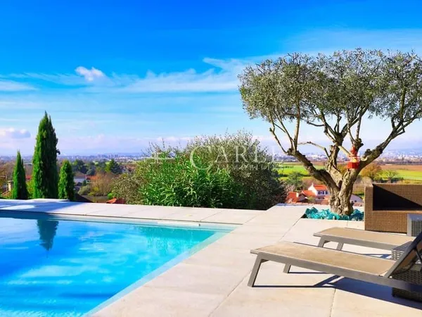 Villa d'exception avec vue panoramique à Chassieu