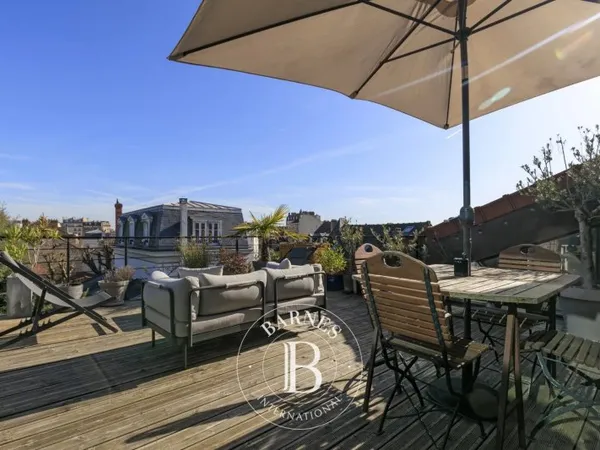 BOIS COLOMBES MAIRIE LOFT AVEC ROOFTOP VUE DEGAGEE, 4 CHAMBRES