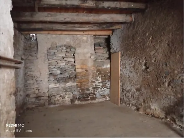À LOUER - GARAGE SPACIEUX AU CŒUR D'UN ENVIRONNEMENT CALME ST Pons-de-Thomières 34220