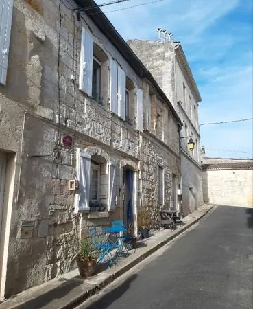 A vendre maison bourg sur gironde