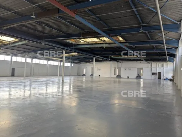 Local industriel 2250 m²