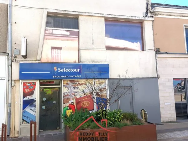 Immeuble de 102m2 avec local commercial + appartement
