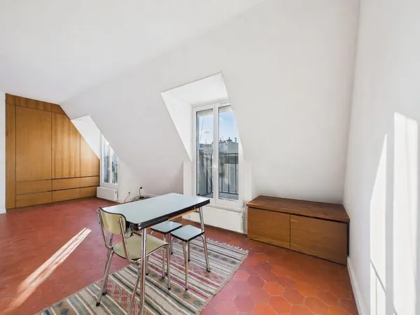 Studio avec balcons - Paris VI