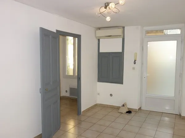 Location - Appartement T2 de 43 m2 avec une cour commune