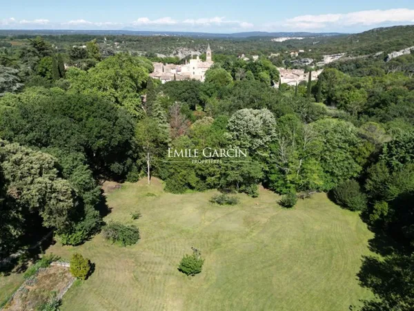 A vendre- Propriété - Proche Uzès- 4.6 hectares de terrain