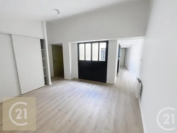 Studio 1 pièce 27 m²