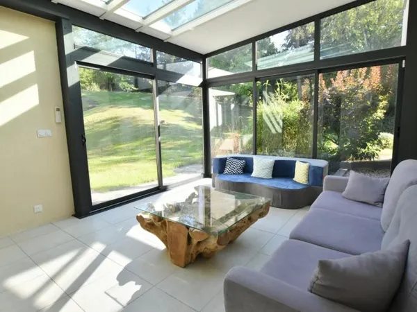 VAUGNERAY grande maison de plain-pied avec parc + 6000m2