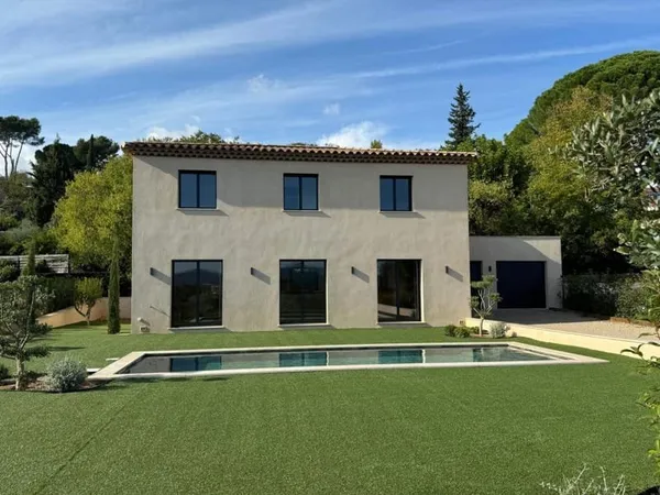 VILLA T5 NEUVE DE 145 M2, EN CENTRE-VILLE SUR UN TERRAIN DE 1100 M2